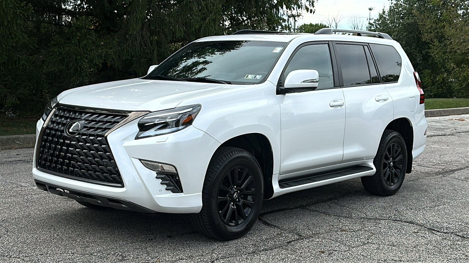 Used 2022 Lexus GX 460 image 2