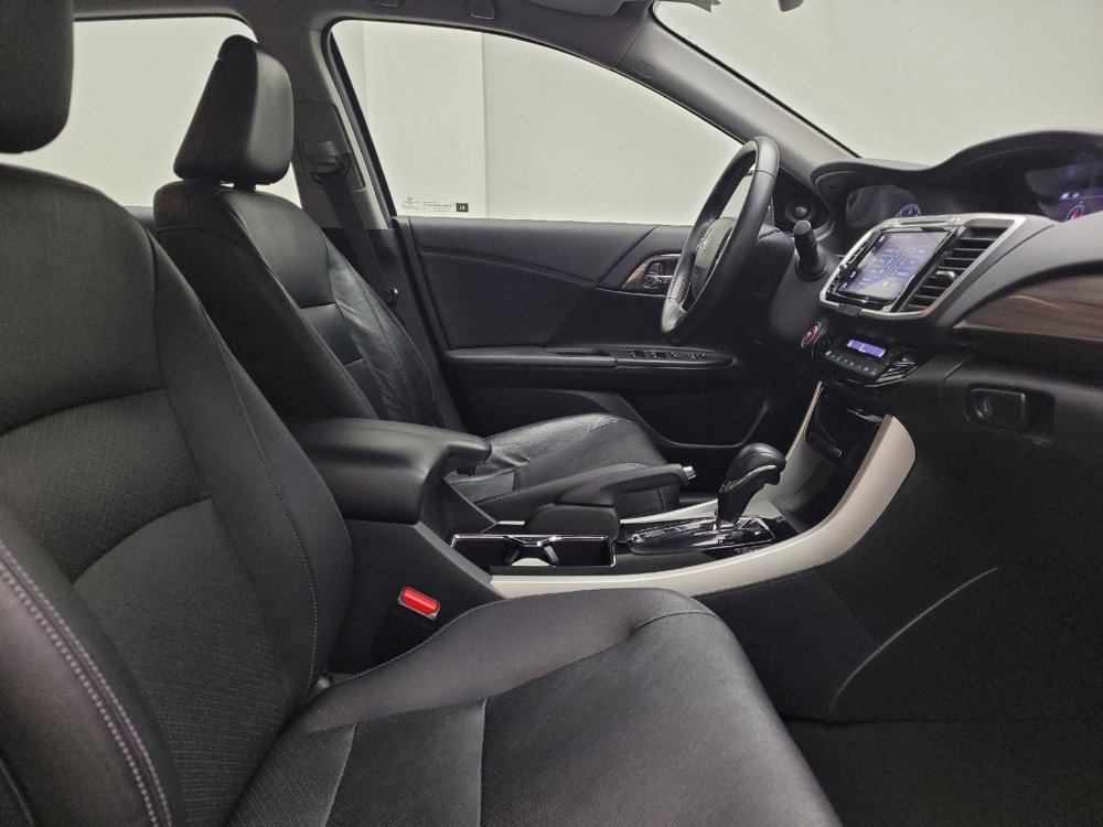 Used 2017 Honda Accord Touring image 21