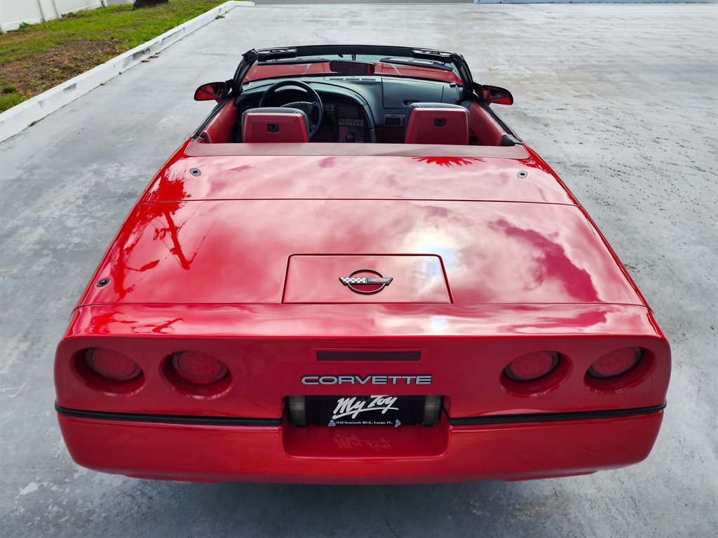 Used 1990 Chevrolet Corvette Convertible RWD image 7