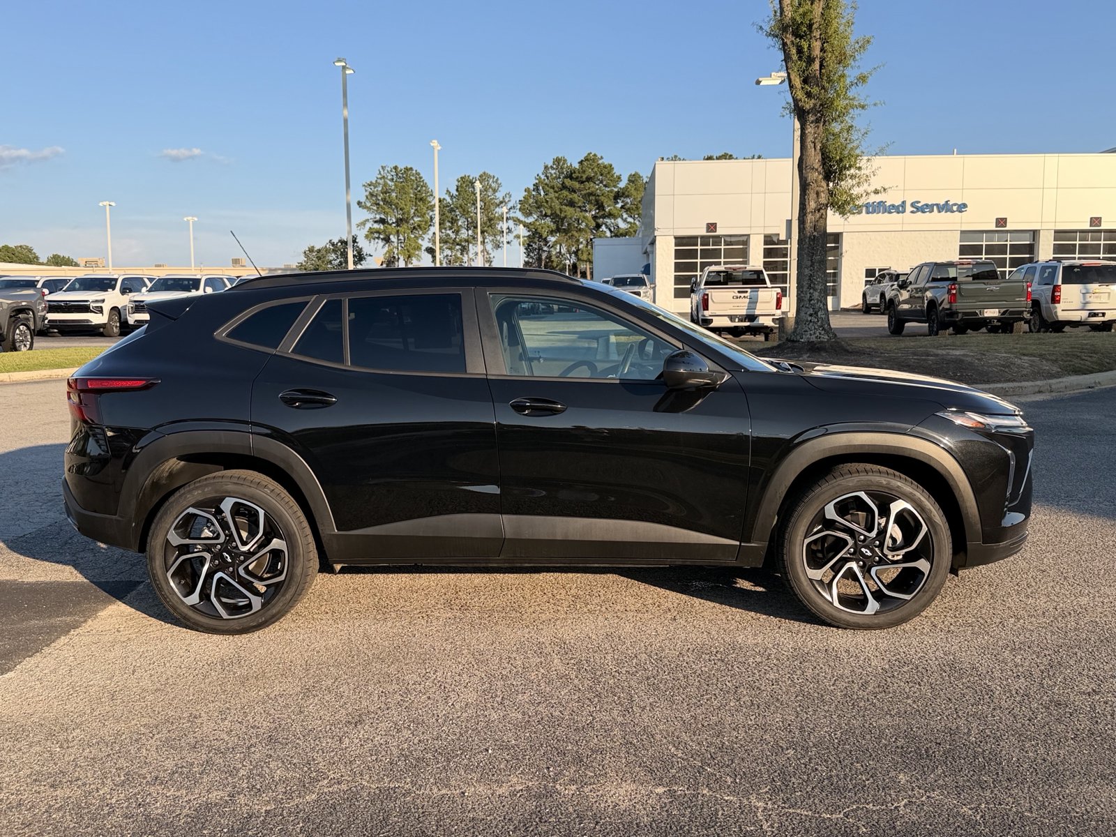 Used 2025 Chevrolet Trax RS w/ Sunroof Package FWD image 13