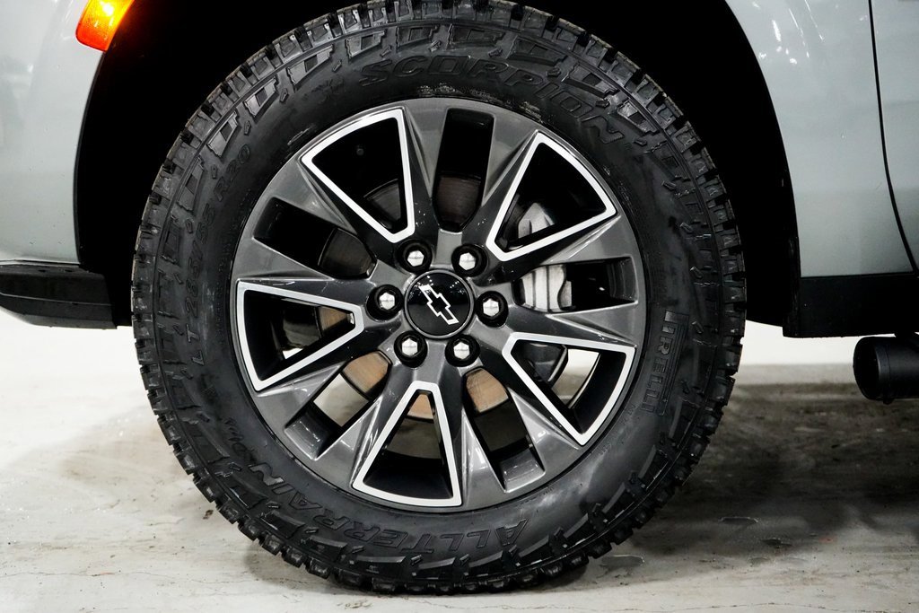 Used 2023 Chevrolet Suburban Z71 image 27