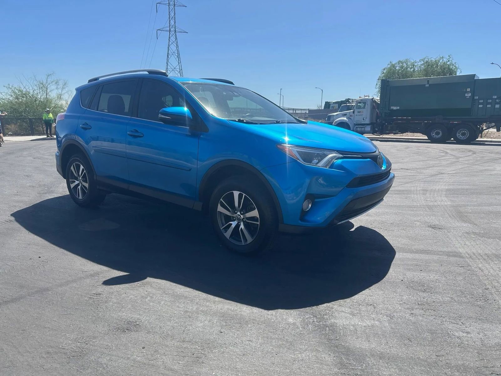 Used 2017 Toyota RAV4 XLE AWD/4WD image 3