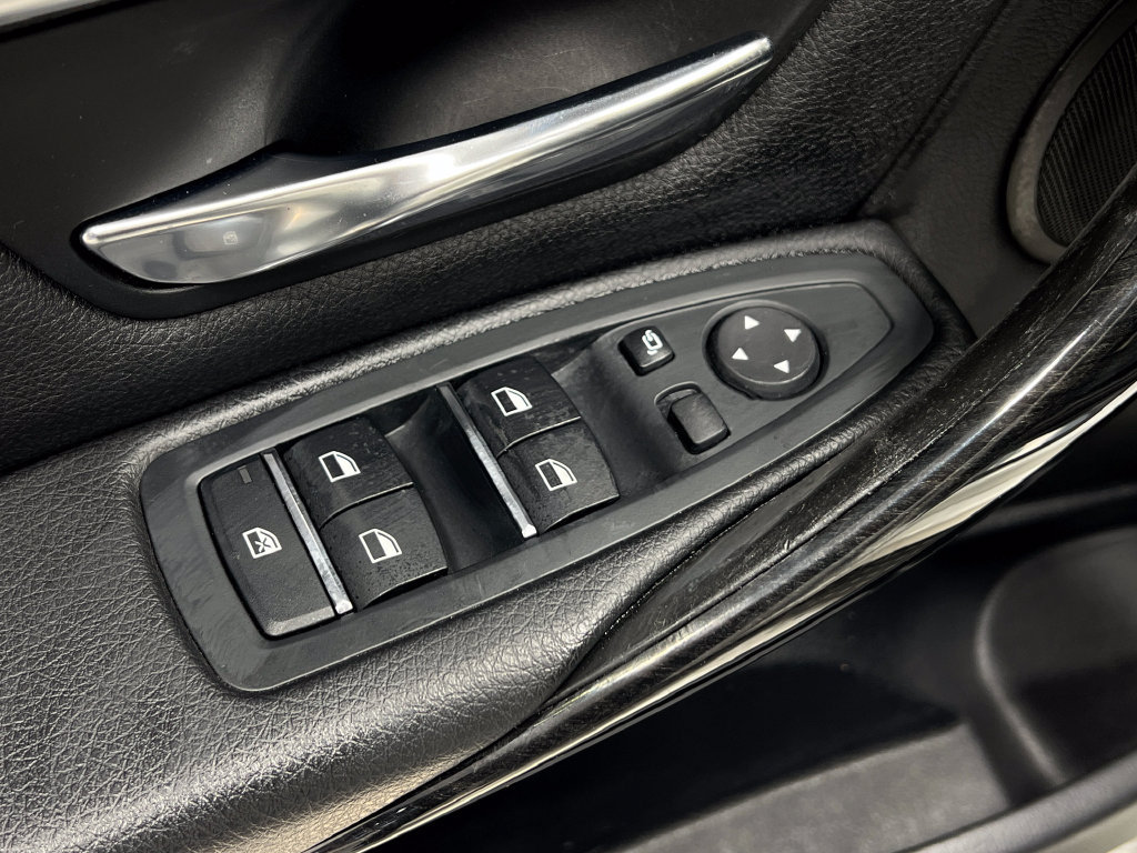Used 2018 BMW 330e RWD image 15