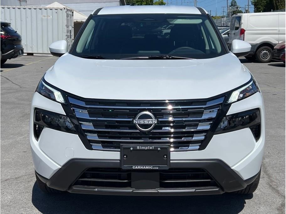 Used 2025 Nissan Rogue SV image 2