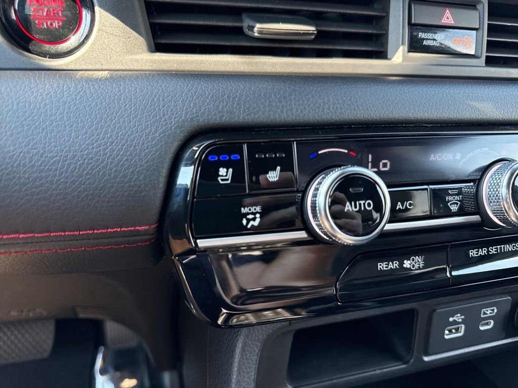 Used 2025 Honda Pilot Black Edition image 23