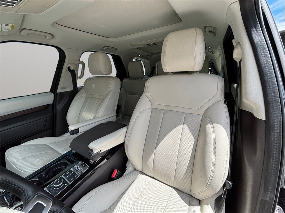 Used 2020 Land Rover Discovery HSE AWD/4WD image 19