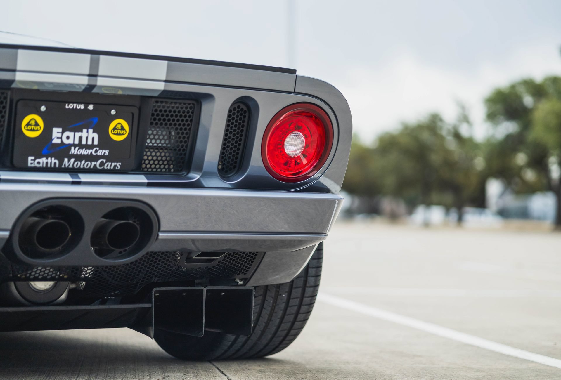 Used 2006 Ford GT RWD image 20