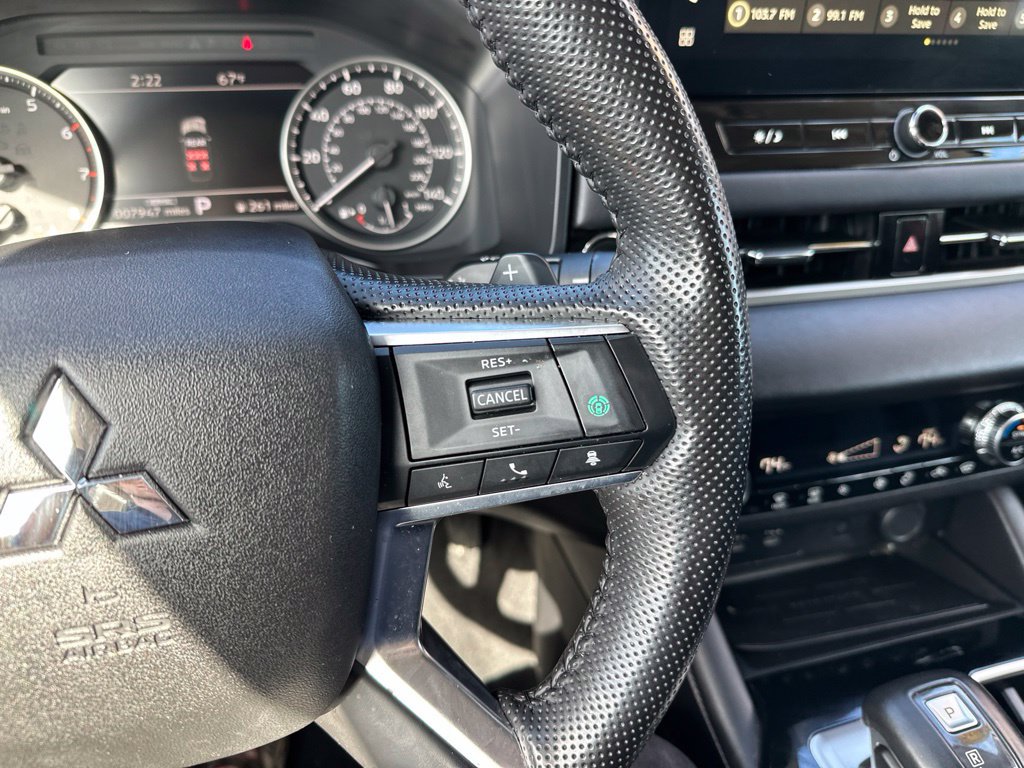 Used 2025 Mitsubishi Outlander SE AWD/4WD image 32