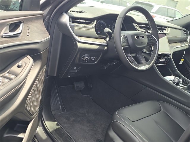 New 2025 Jeep Grand Cherokee L Limited image 4