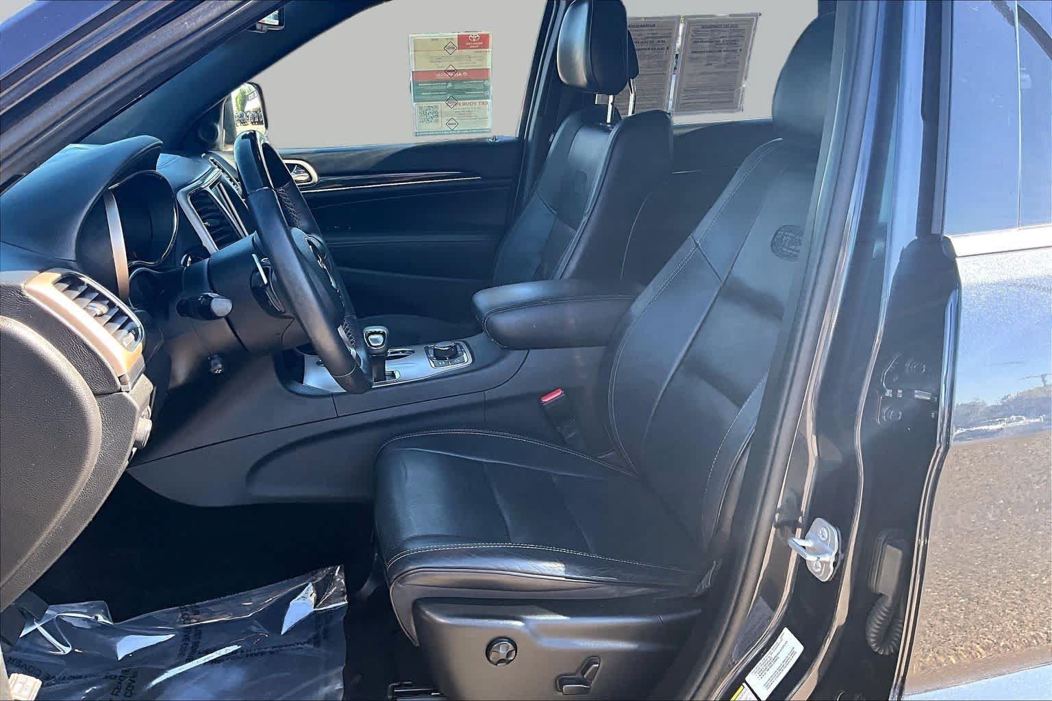 Used 2014 Jeep Grand Cherokee Overland AWD/4WD image 7