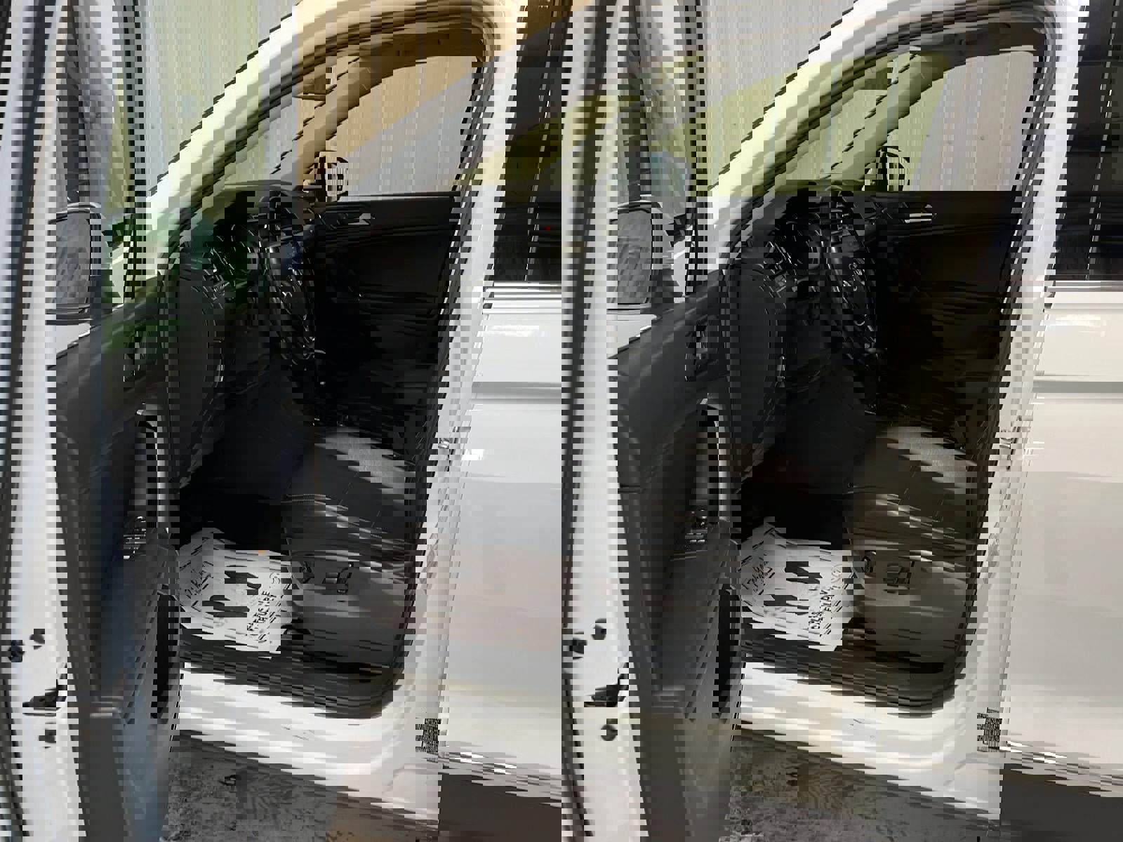 Used 2018 Volkswagen Tiguan SE image 11