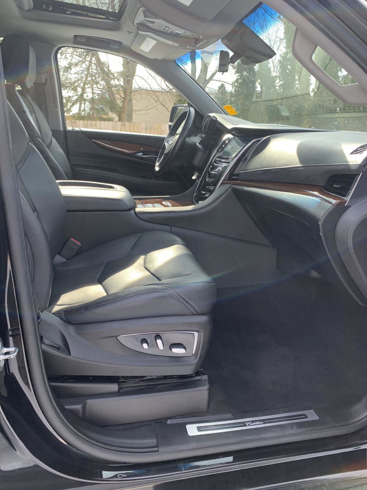 Used 2020 Cadillac Escalade ESV Luxury image 25