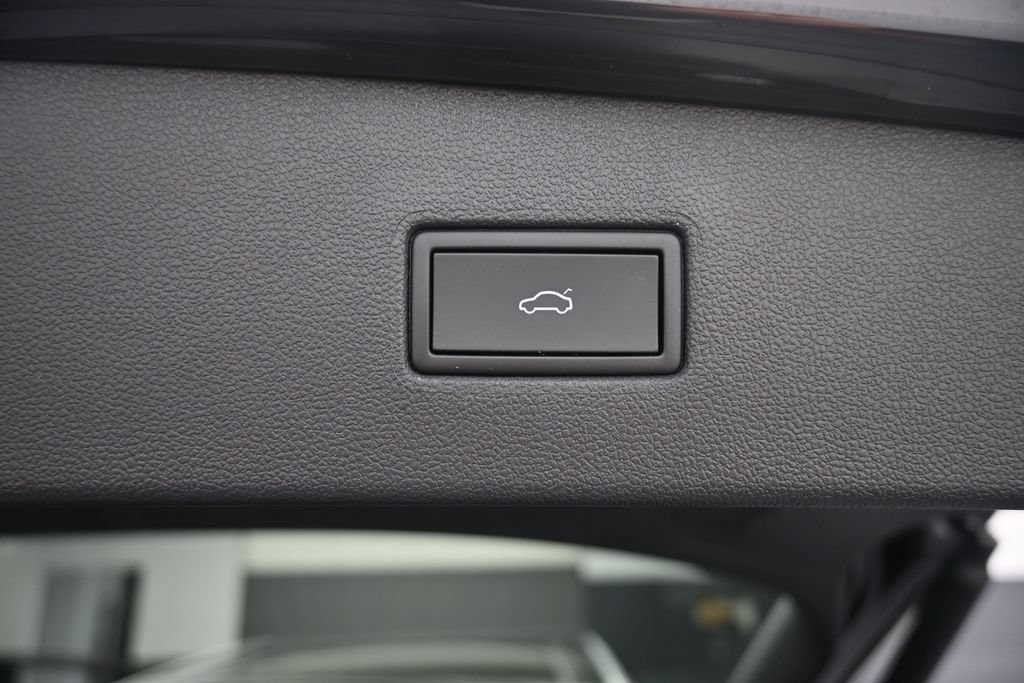 Used 2024 Volkswagen Tiguan SEL R-Line AWD/4WD image 23