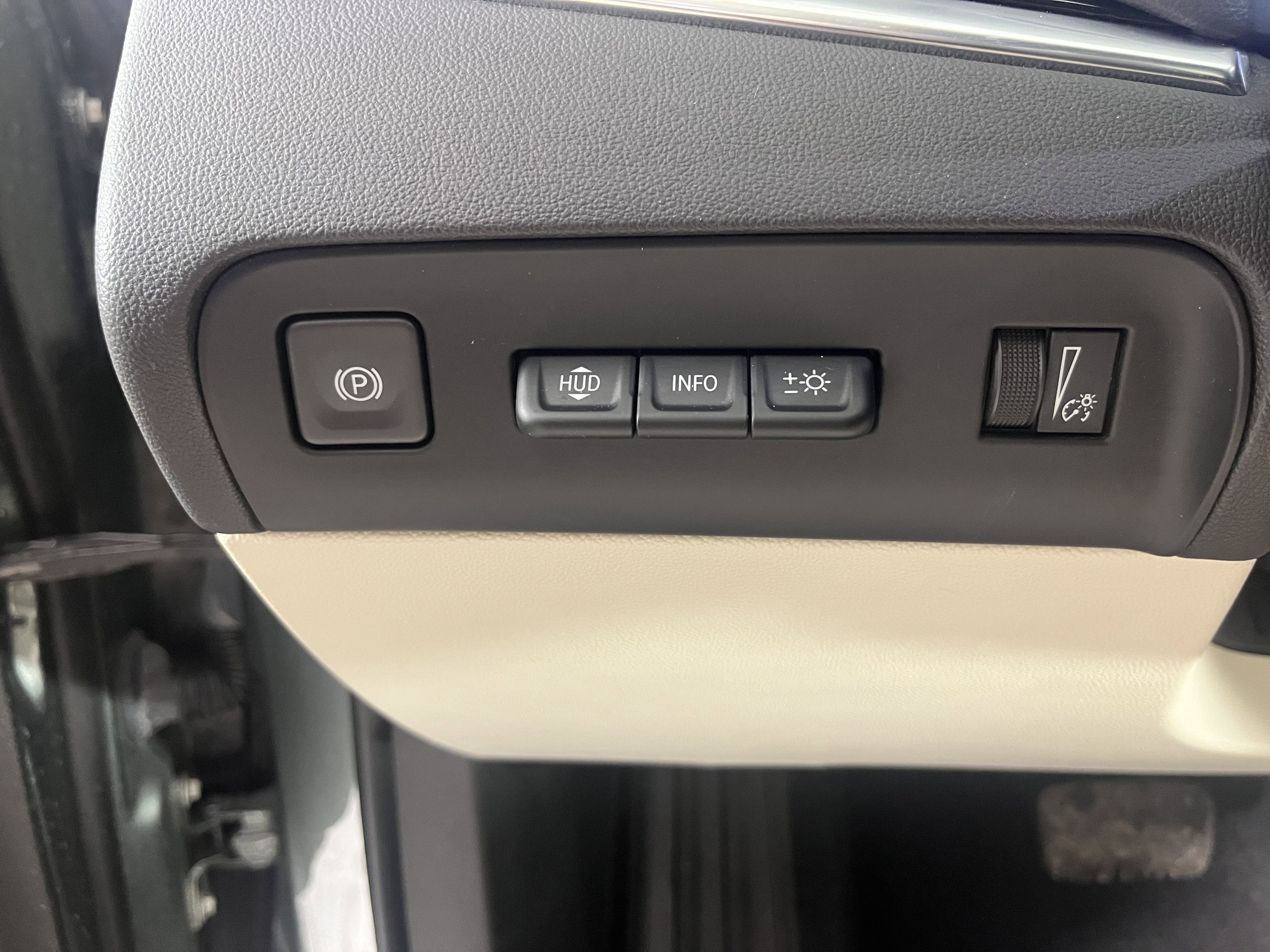 Used 2023 Buick Enclave Avenir w/ Avenir Technology Package image 21