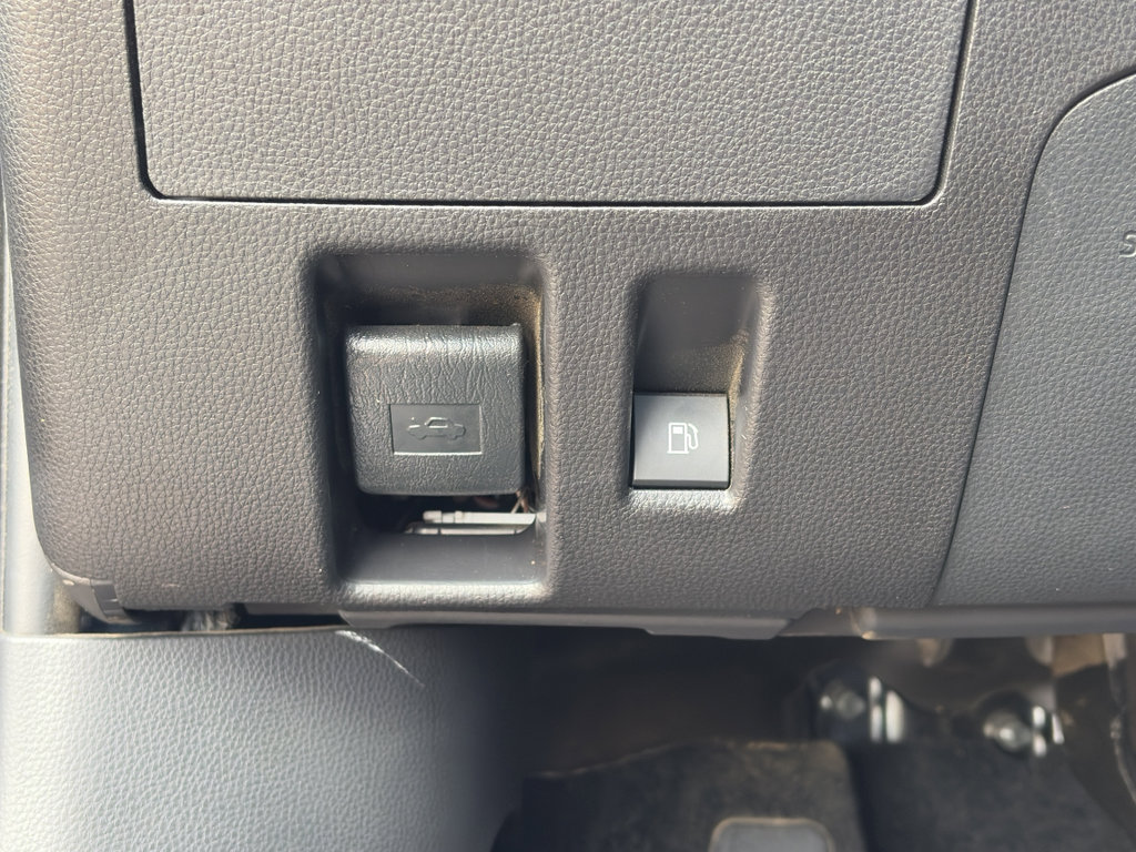 Used 2025 Toyota Highlander XLE image 31