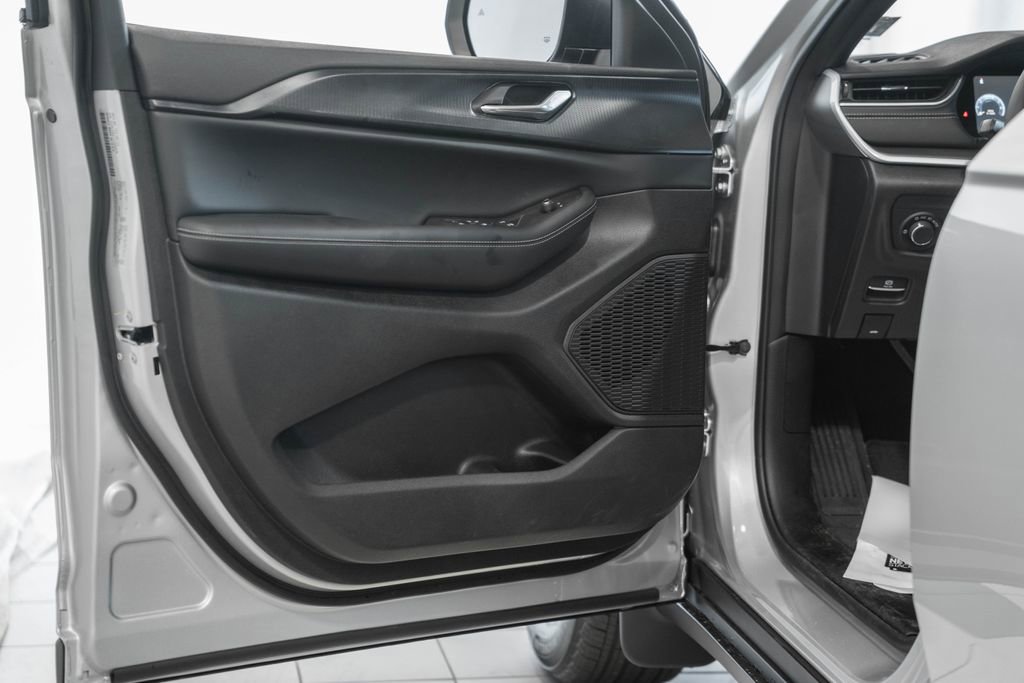 New 2026 Jeep Grand Cherokee Laredo X AWD/4WD image 36