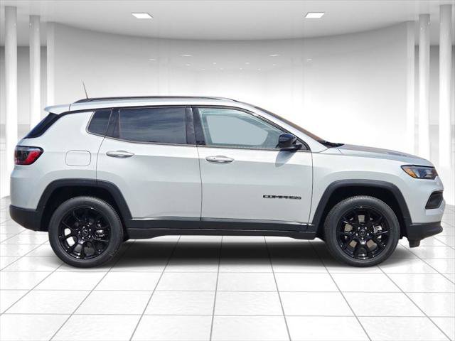 Certified 2025 Jeep Compass Latitude w/ Sun & Sound Group AWD/4WD image 2