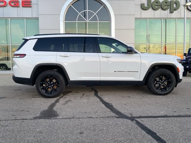 Used 2024 Jeep Grand Cherokee L Laredo AWD/4WD image 4