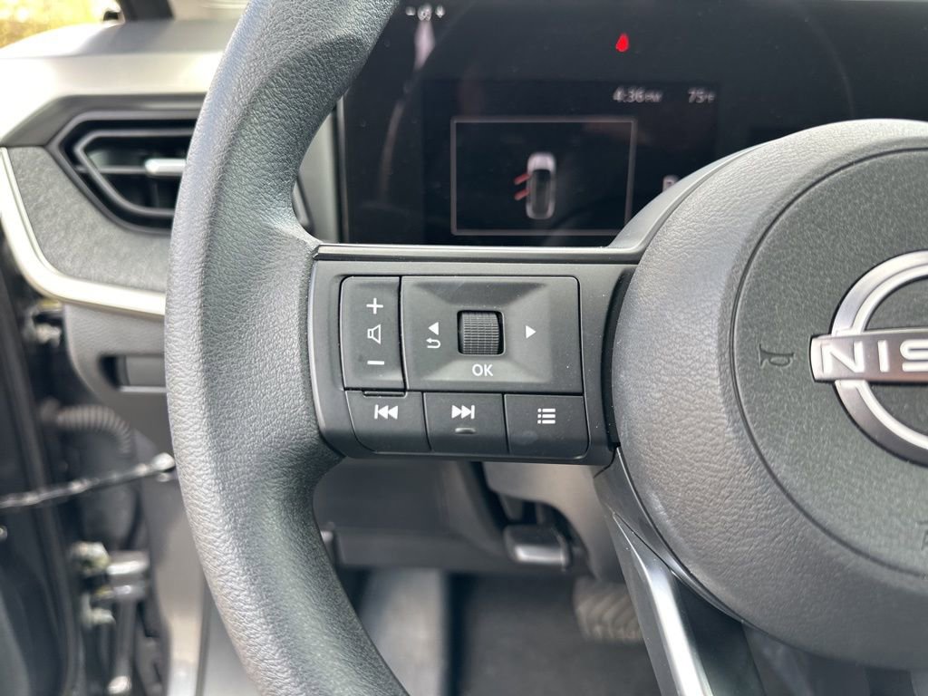 Used 2025 Nissan Kicks SV w/ SV Premium Package image 49