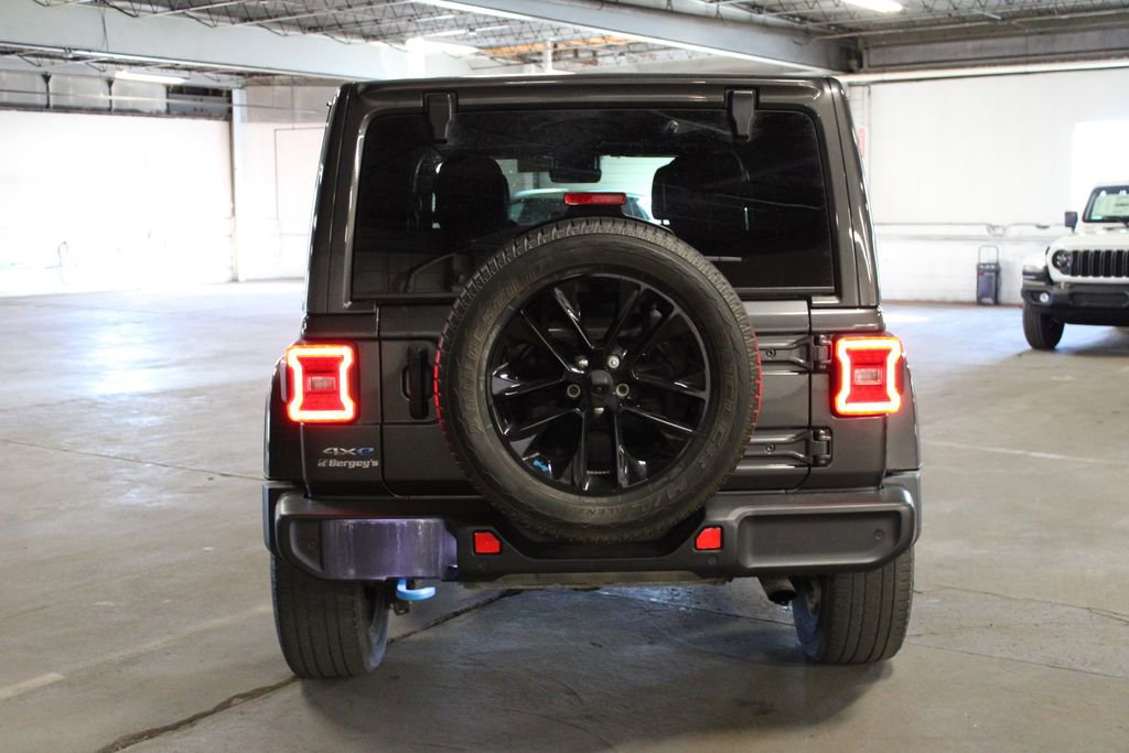 Used 2022 Jeep Wrangler Unlimited Sahara w/ Cold Weather Group AWD/4WD image 8