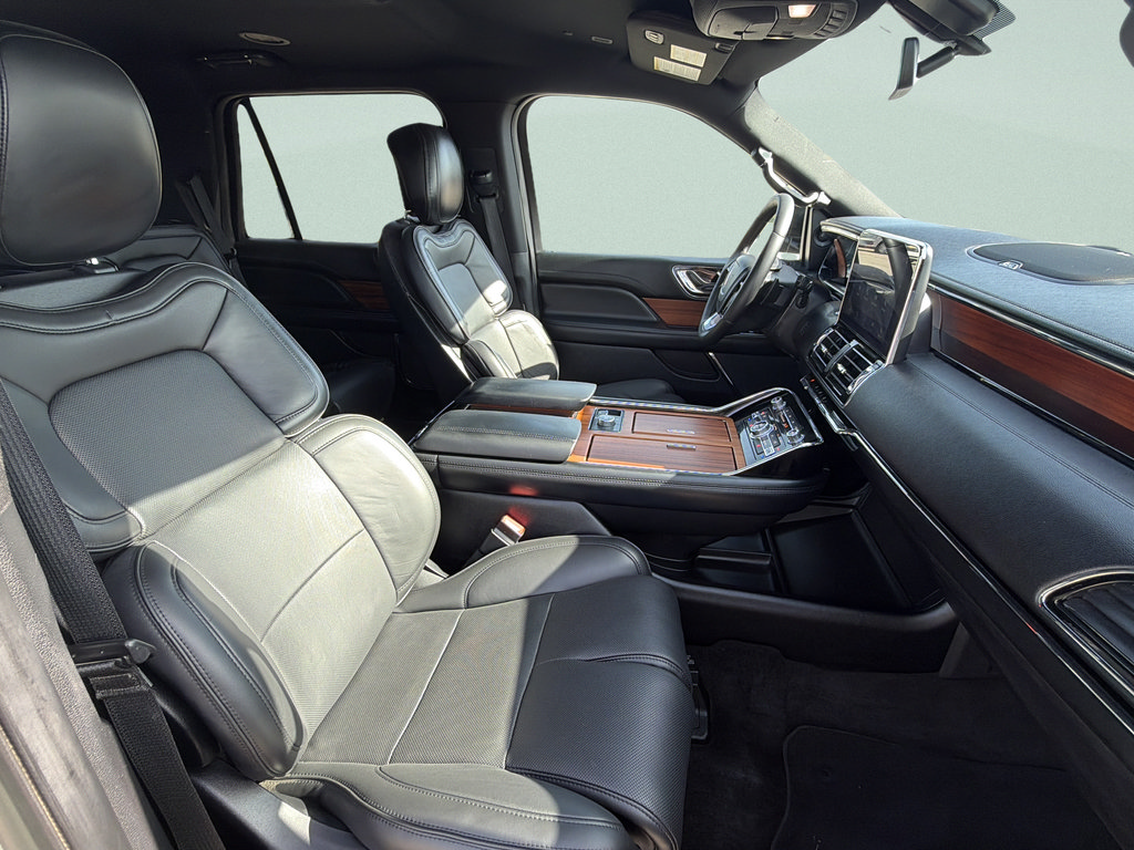 Used 2019 Lincoln Navigator Premiere AWD/4WD image 10