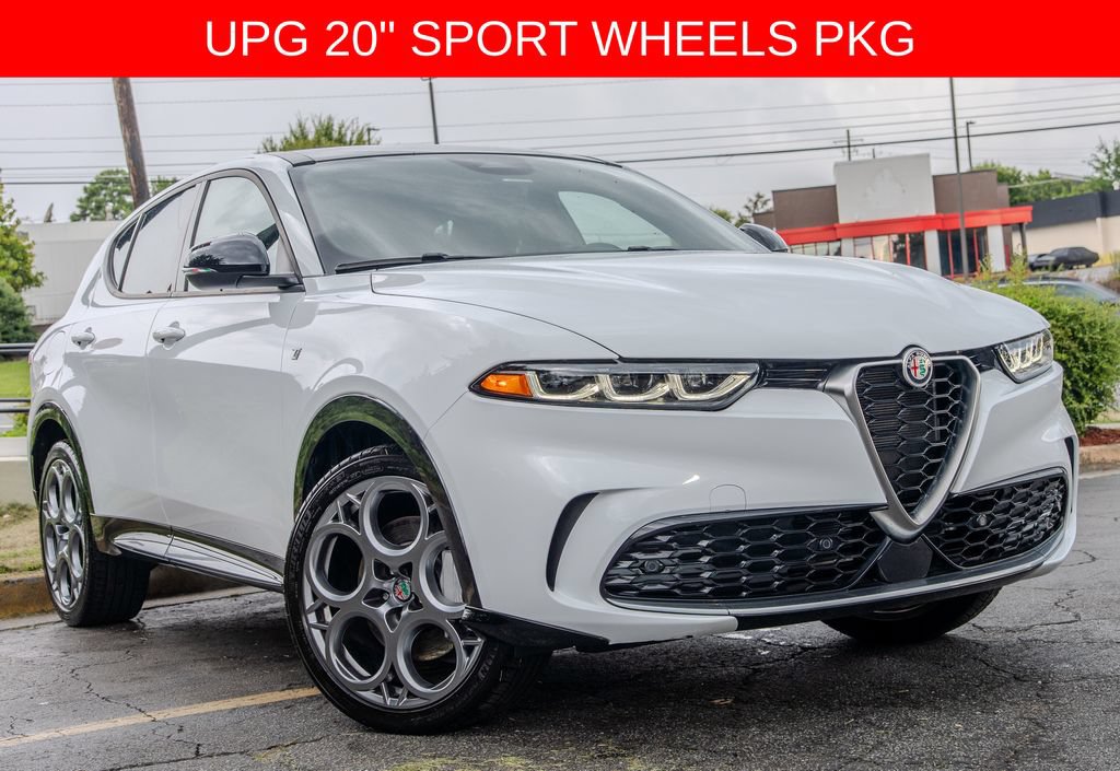 Used 2024 Alfa Romeo Tonale Ti w/ Premium Interior Package AWD/4WD image 3