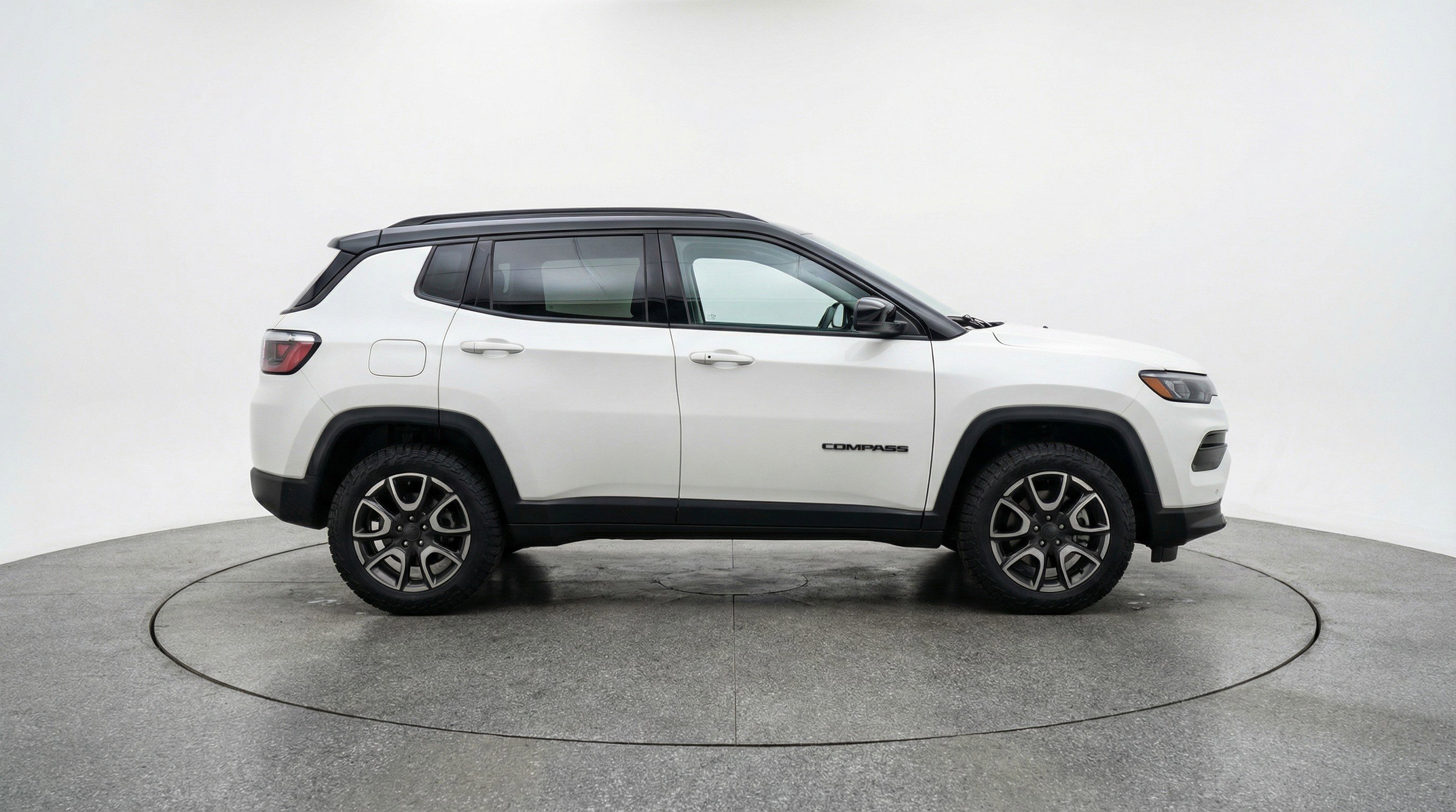 Used 2025 Jeep Compass Trailhawk image 11