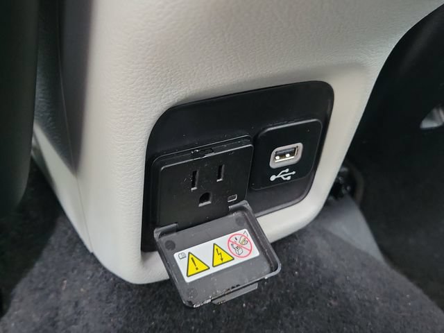 Used 2018 Jeep Compass Latitude w/ Popular Equipment Group FWD image 18