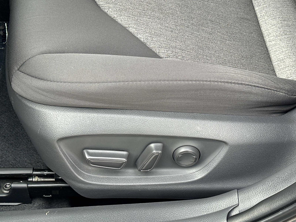 Used 2018 Toyota Camry LE FWD image 13