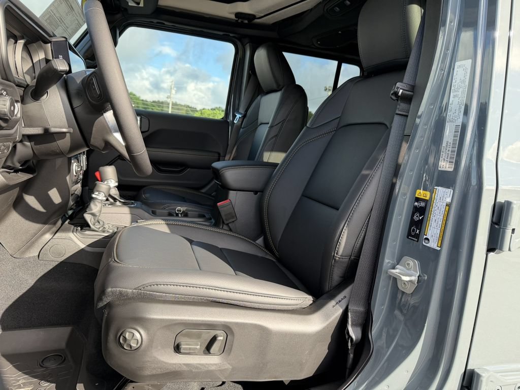 New 2026 Jeep Wrangler Unlimited Sahara AWD/4WD image 18