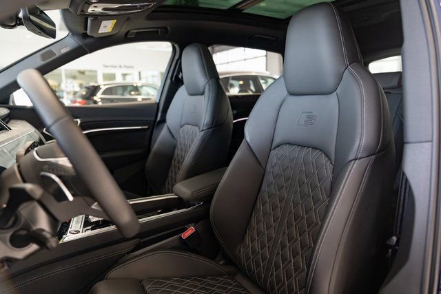 Used 2022 Audi e-tron S Prestige AWD/4WD image 10