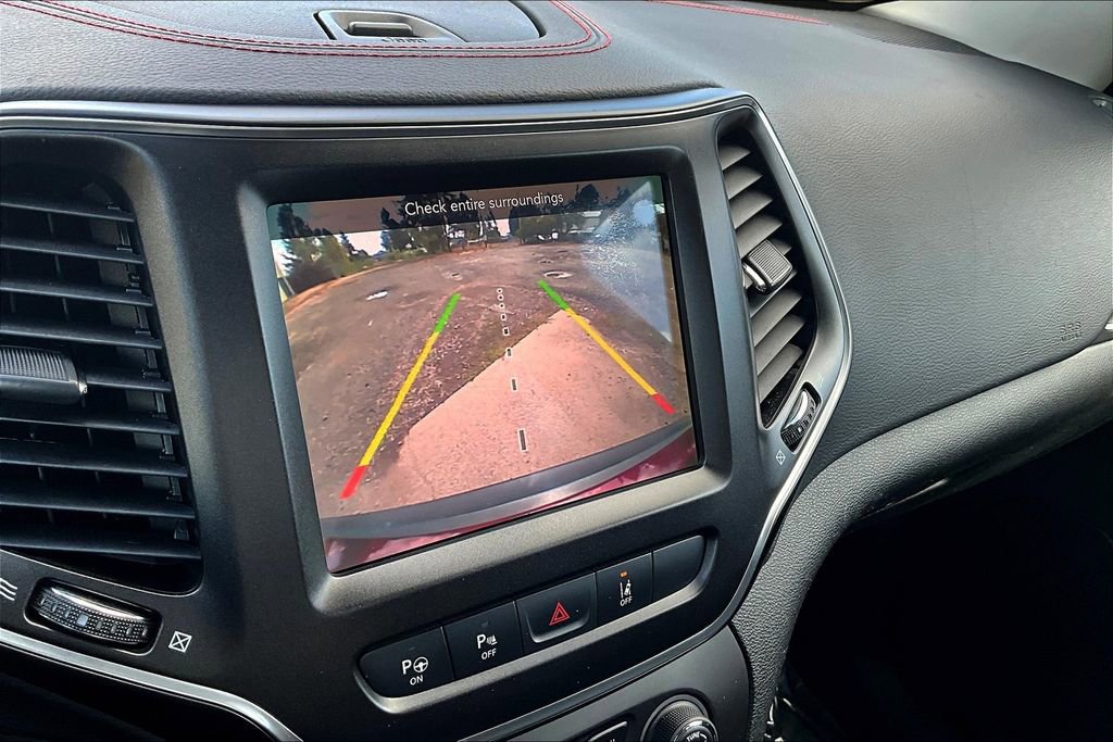 Used 2019 Jeep Cherokee Trailhawk AWD/4WD image 30