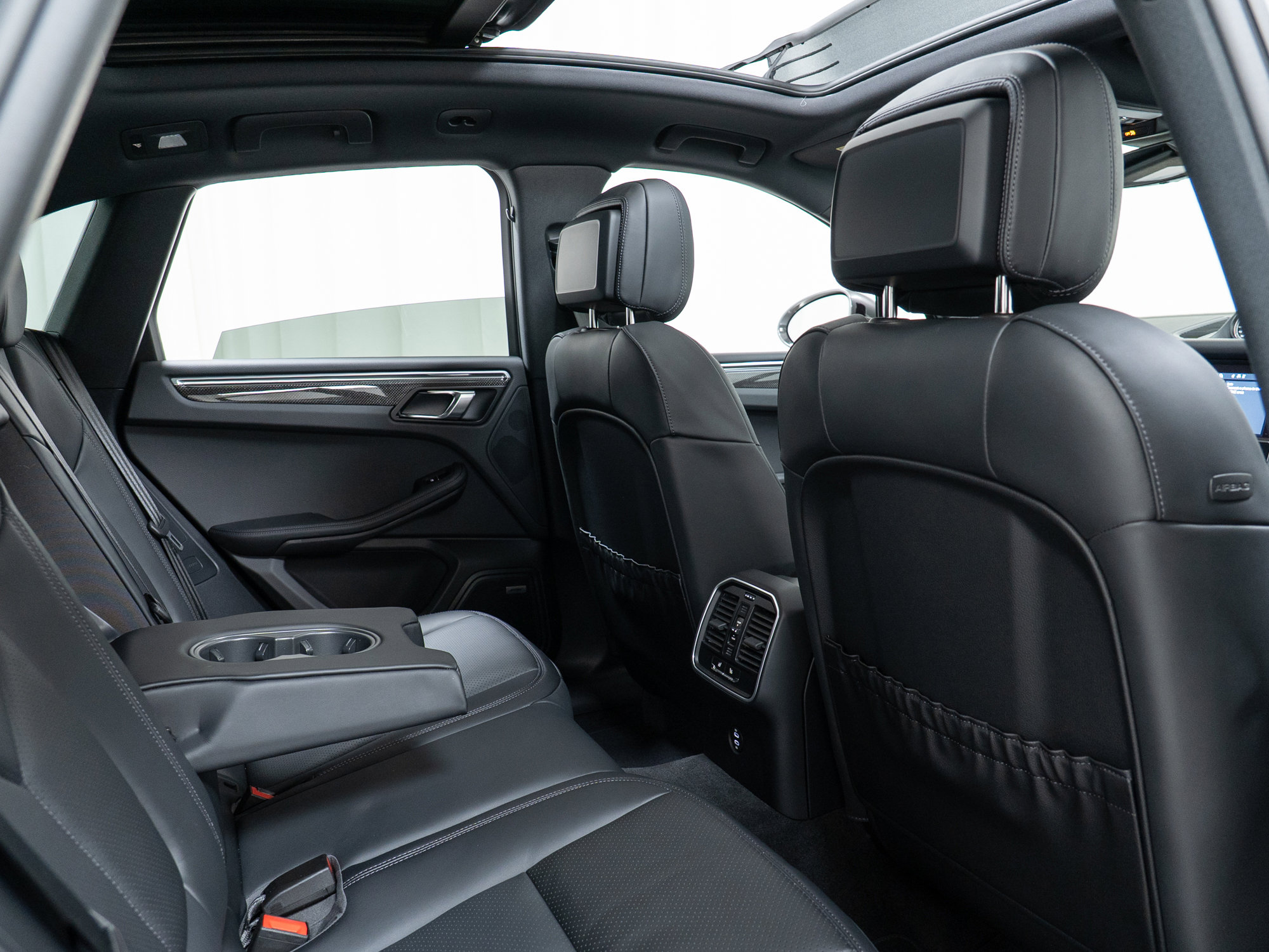 New 2026 Porsche Macan Turbo image 27
