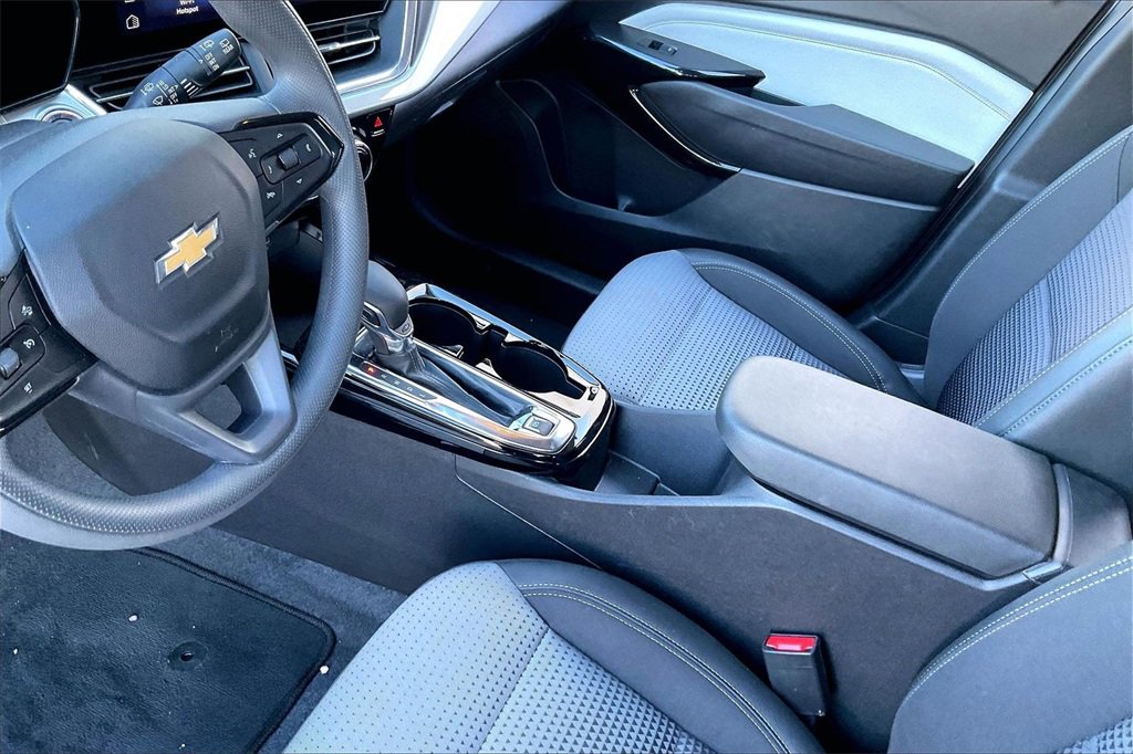 Used 2025 Chevrolet Trax LT image 14
