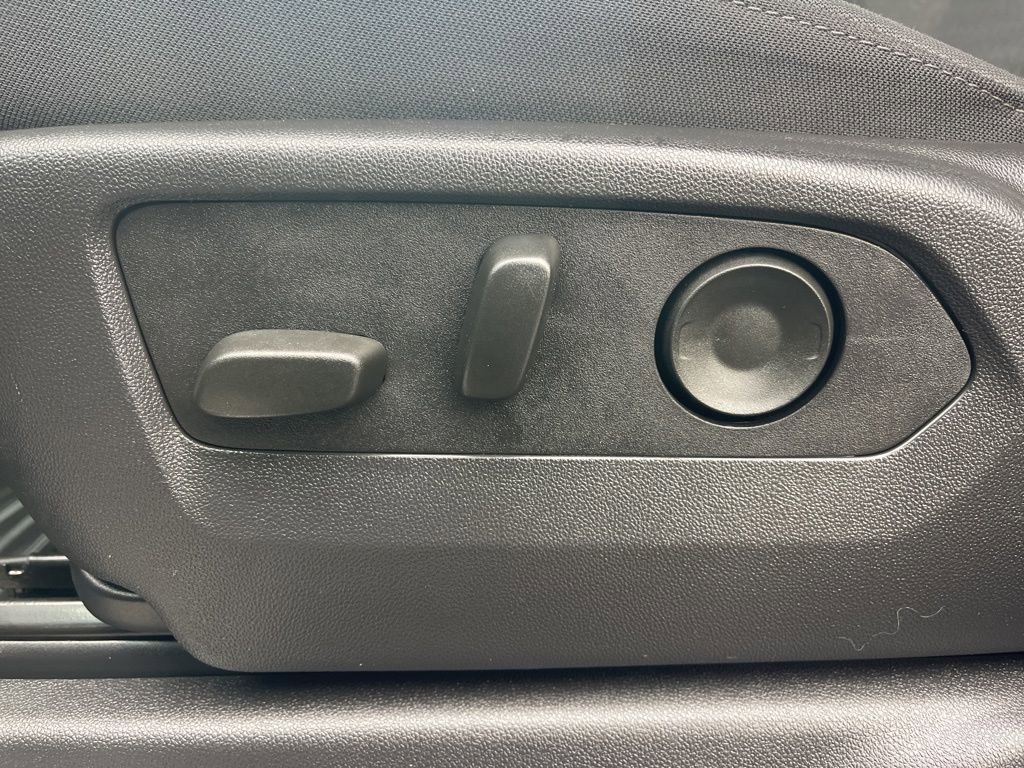 Used 2025 Chevrolet Silverado 1500 LT image 12