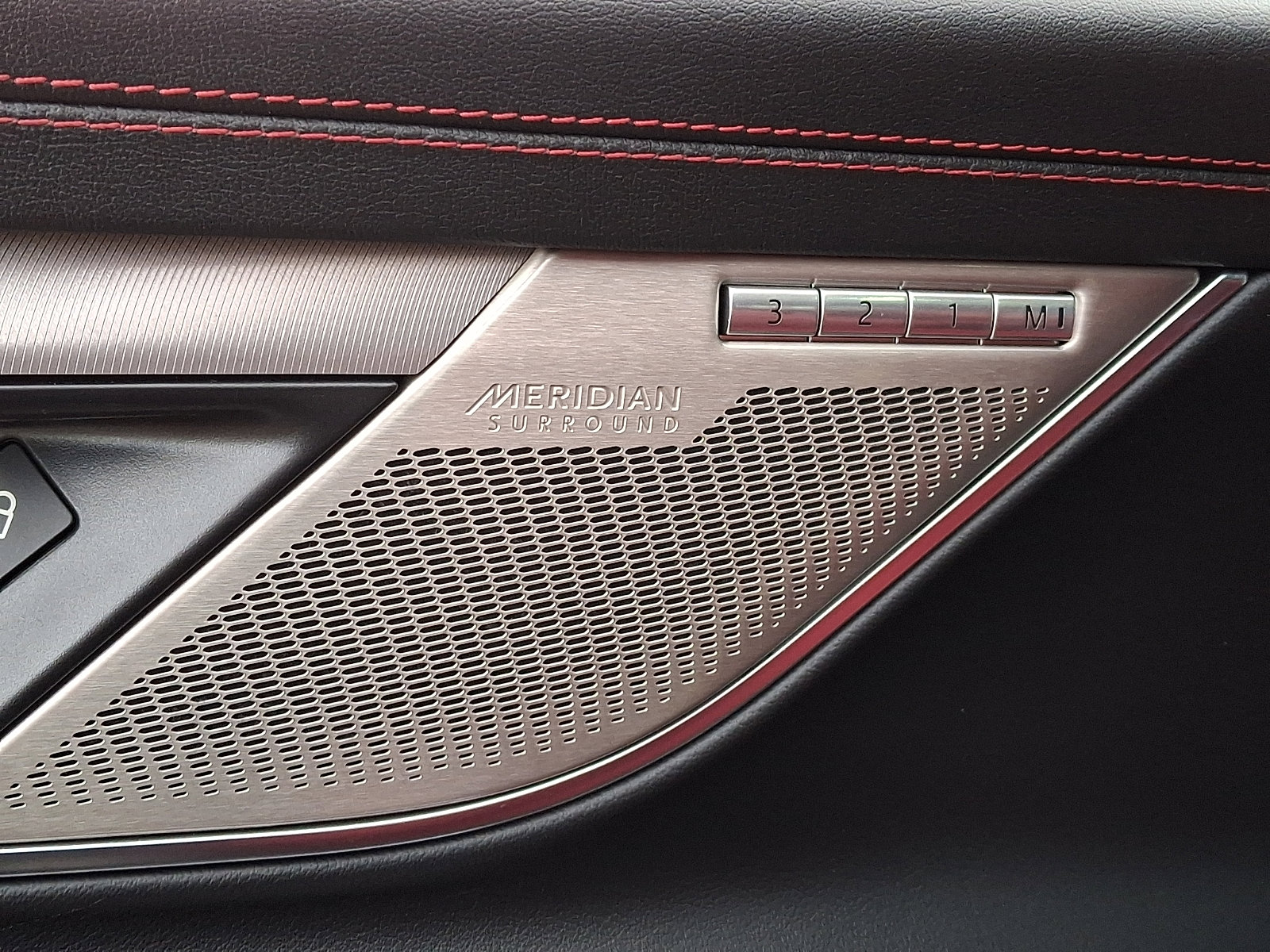 Used 2022 Jaguar XF R-Dynamic SE image 14