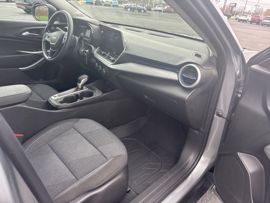 Used 2024 Chevrolet Trax LS image 44