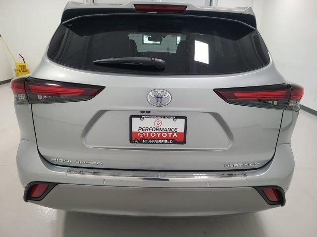 Certified 2024 Toyota Highlander Platinum FWD image 45