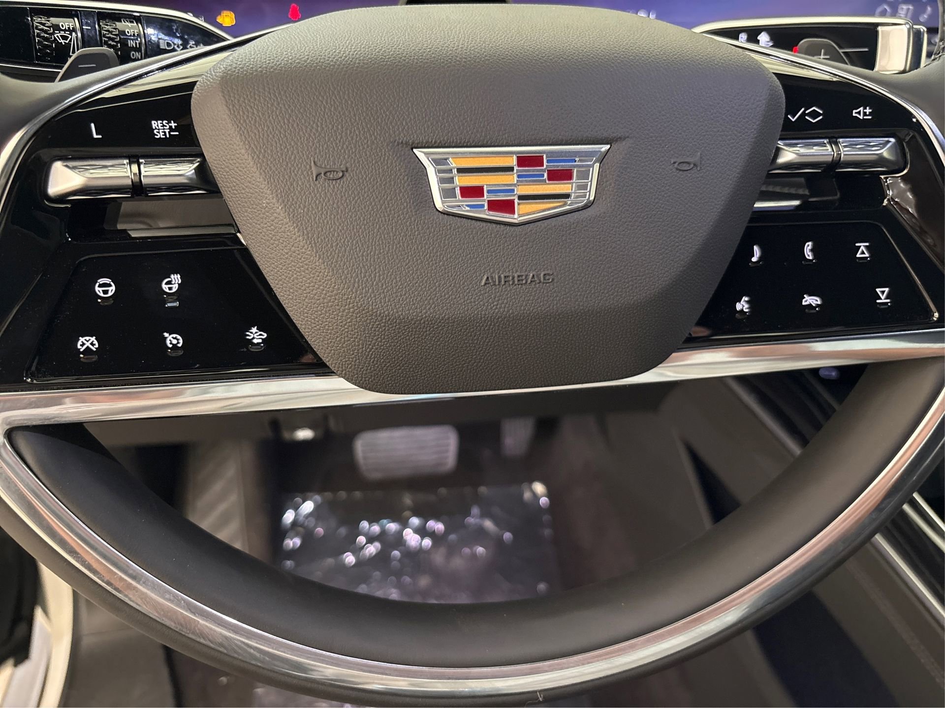 New 2025 Cadillac Escalade ESV Sport w/ LPO, ONYX Package image 18