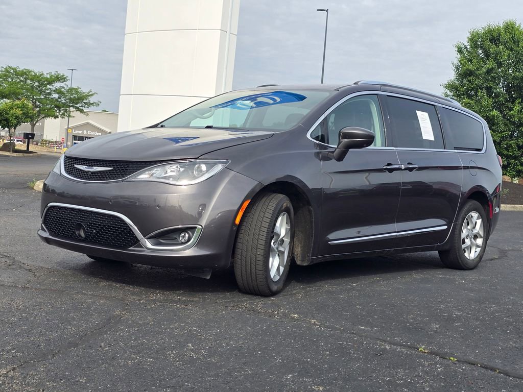 Used 2020 Chrysler Pacifica Touring-L Plus w/ Tire & Wheel Group FWD image 4