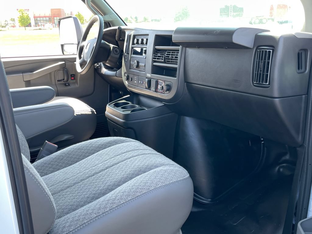 New 2025 GMC Savana 4500 w/ Power Convenience Package RWD image 34
