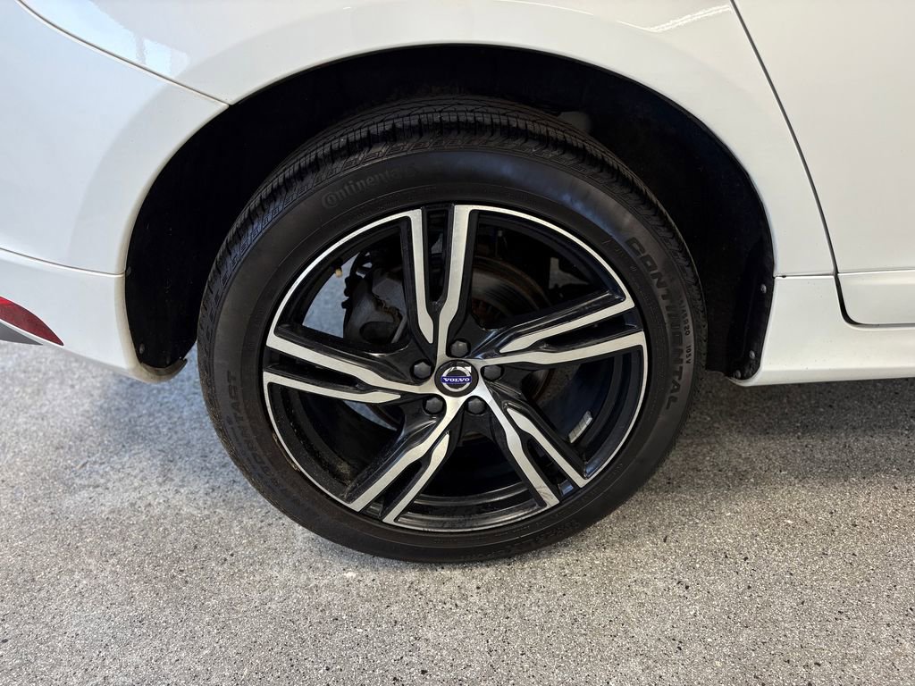 Used 2017 Volvo XC60 T6 R-Design w/ Protection Package image 28