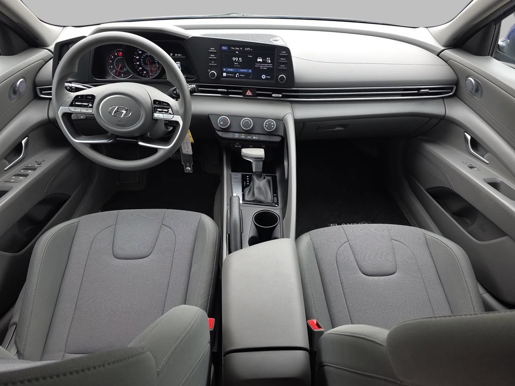 Used 2023 Hyundai Elantra SE FWD image 11