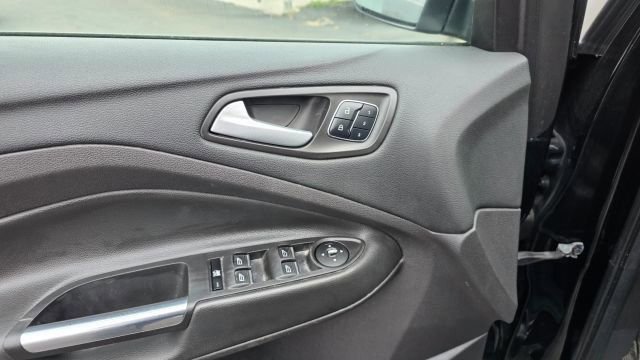 Used 2016 Ford Escape Titanium image 10