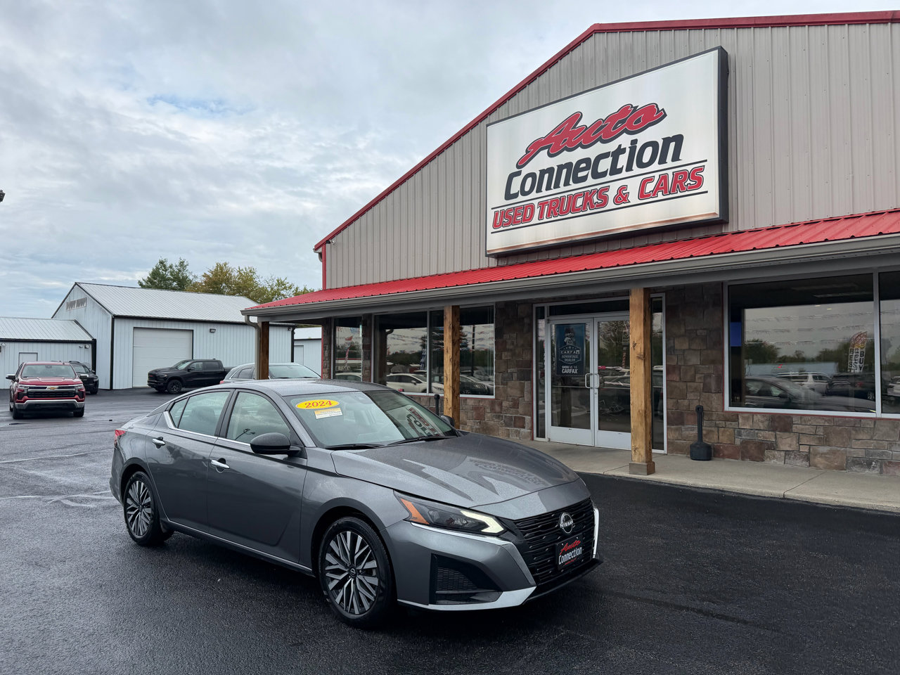 Used 2024 Nissan Altima 2.5 SV image 2