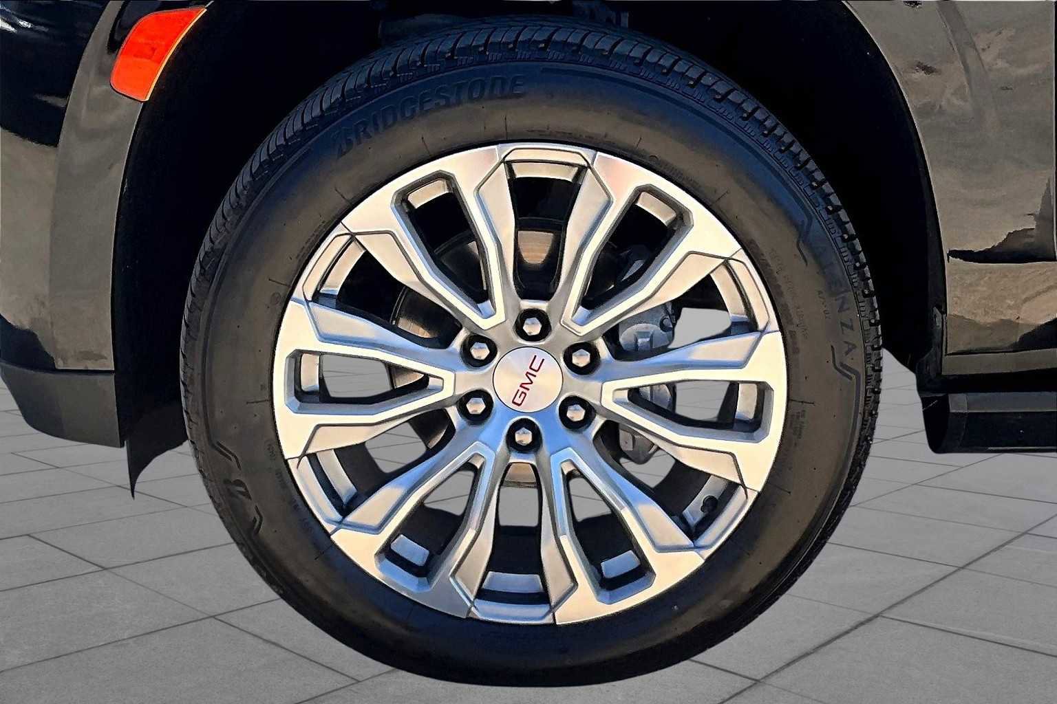 Used 2021 GMC Yukon Denali w/ Denali Premium Package image 11