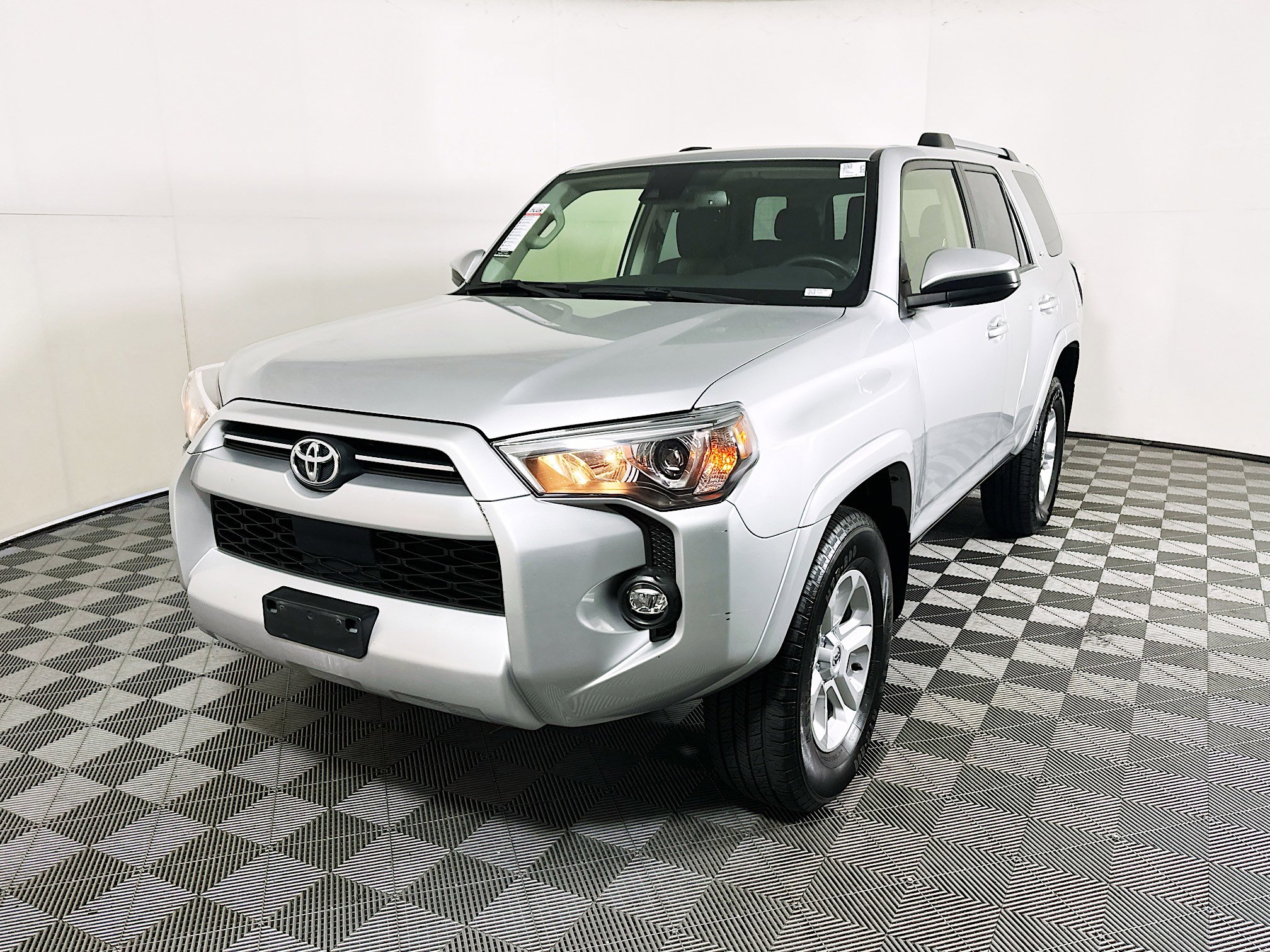 Used 2024 Toyota 4Runner SR5 AWD/4WD image 7