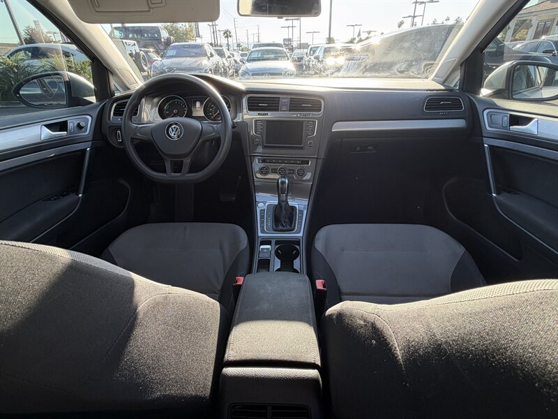 Used 2016 Volkswagen e-Golf SE FWD image 17