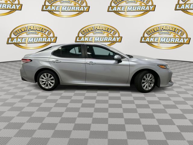 Used 2018 Toyota Camry LE FWD image 4