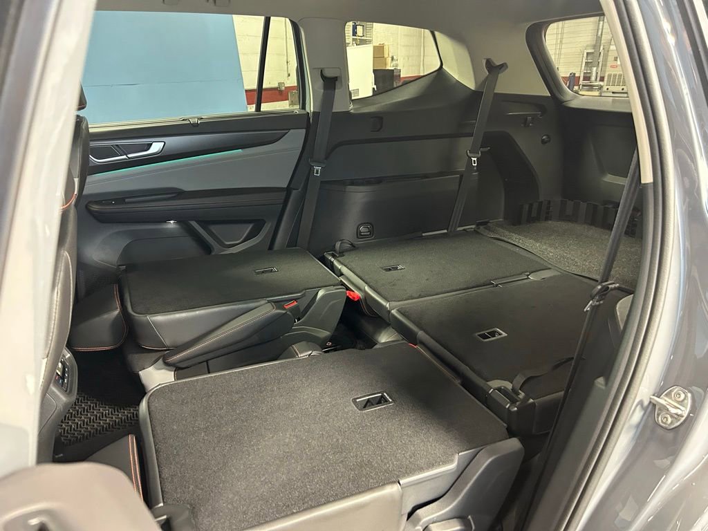 Used 2024 Volkswagen Atlas Peak Edition SE image 36